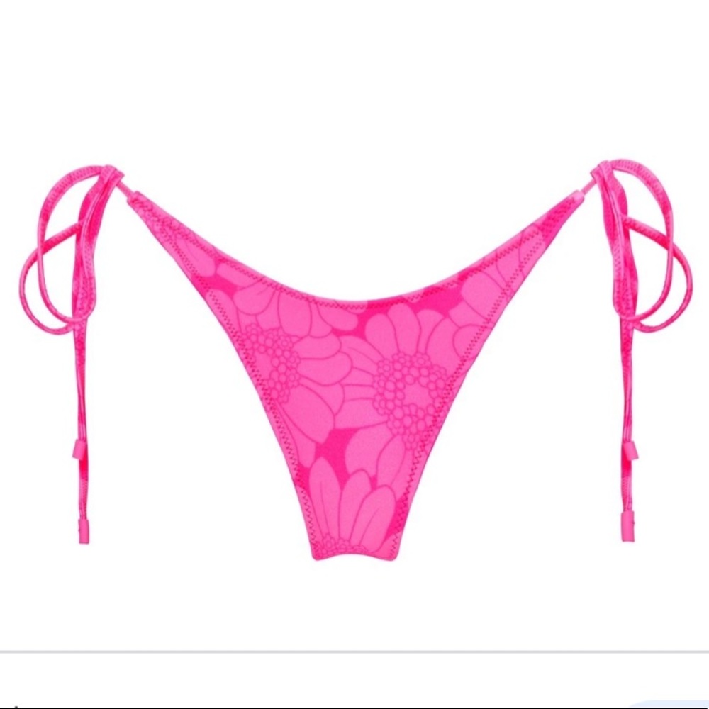Vinca Pitaya Floral Bottom